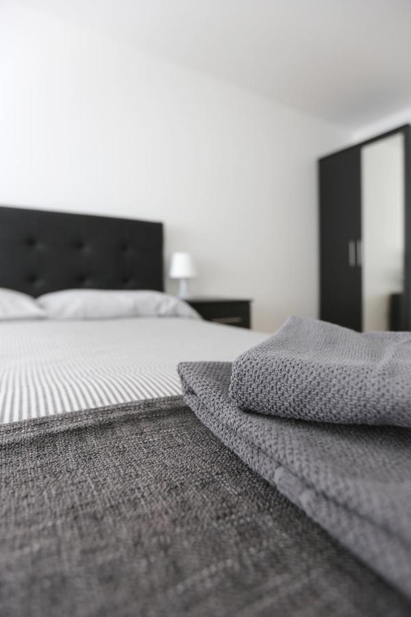 Radalco Apartments Hounslow Extérieur photo
